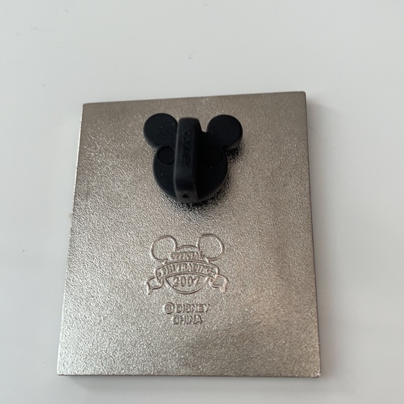 DISNEY HIGH SCHOOL MUSICAL 2 PIN NWT - Picture 5 of 9